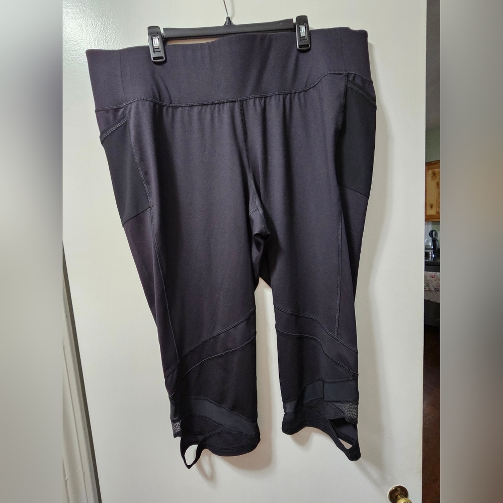 Black Athletic Capri Leggings
